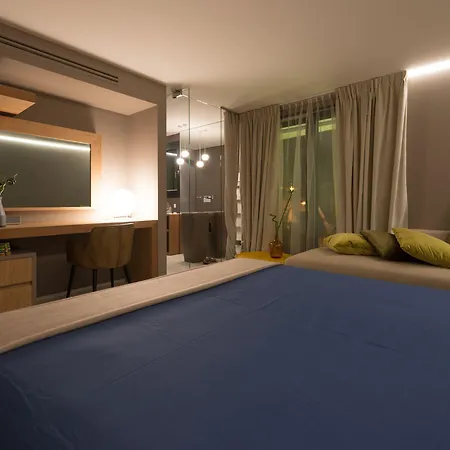 Black And White Inn 3*