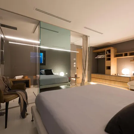 Inn Black And White 3*